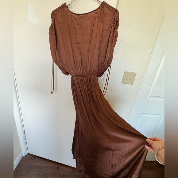 Zara brown satin effect cut out maxi dress - Picture 2 of 4